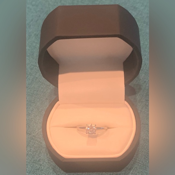 DIAMOND Engagement Ring. Natural 1.01 carat. White gold band - Picture 5 of 8